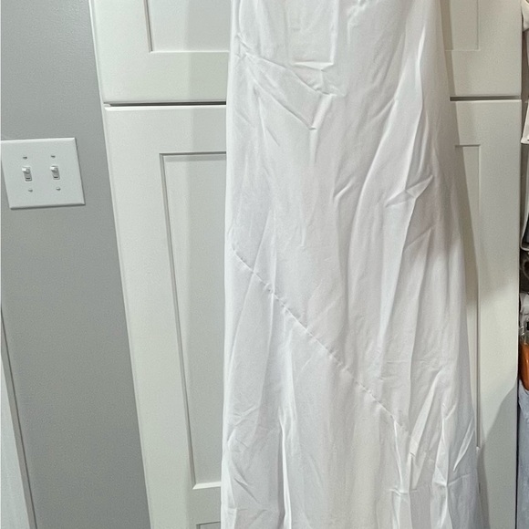 Hebeos white gown-new - Picture 4 of 5